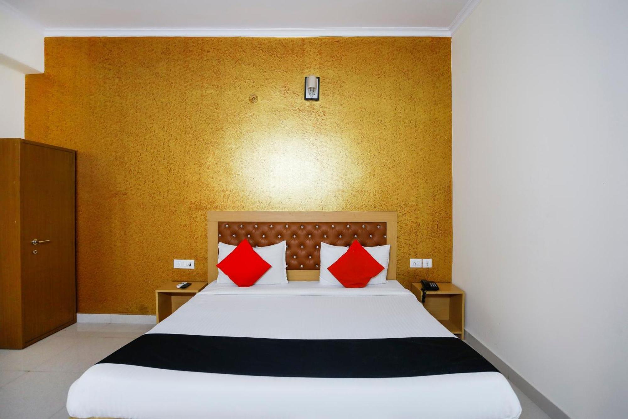 Diamond Imperial Hotel Noida Exterior photo