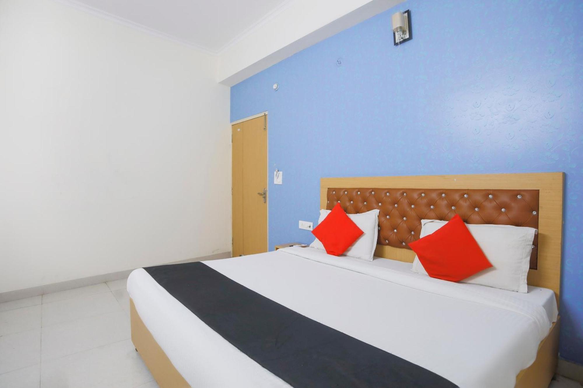 Diamond Imperial Hotel Noida Exterior photo