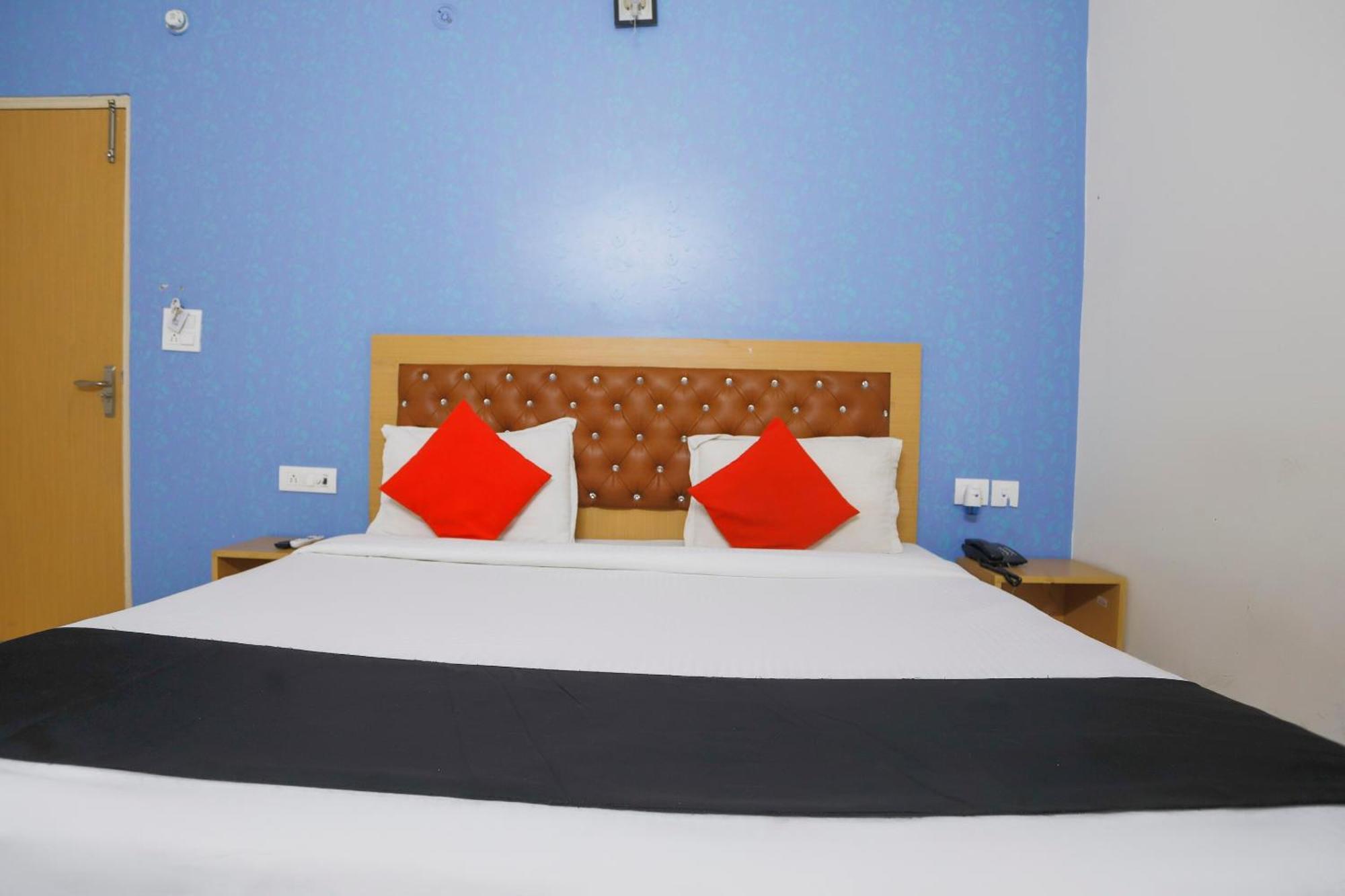 Diamond Imperial Hotel Noida Exterior photo